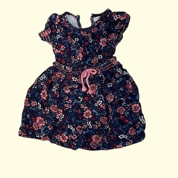 3 PACK SUMMER STYLE DRESSES IN SIZE 2T.  GENTLY WORN - Picture 4 of 4